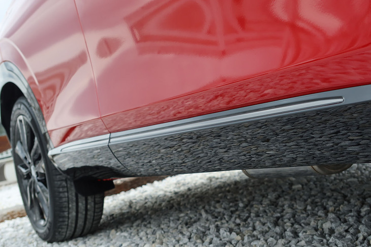 ホンダ・ヴェゼルe：HEV RS（ドアロアーガーニッシュ）