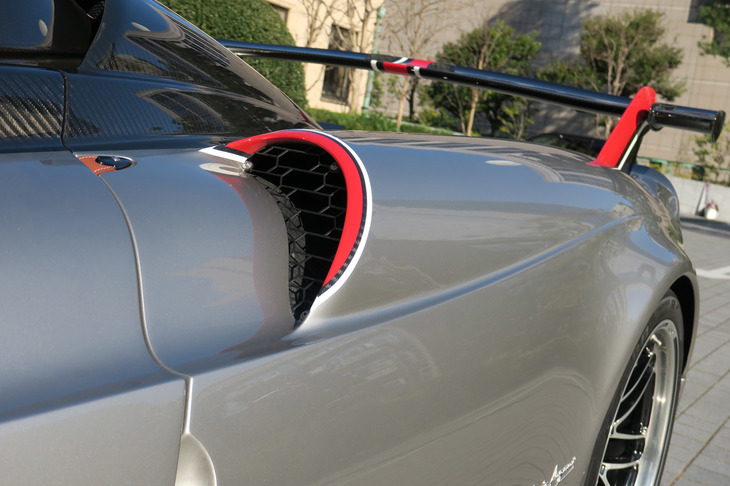 パガーニ・ウアイラ ロードスターBC（エアインテーク）