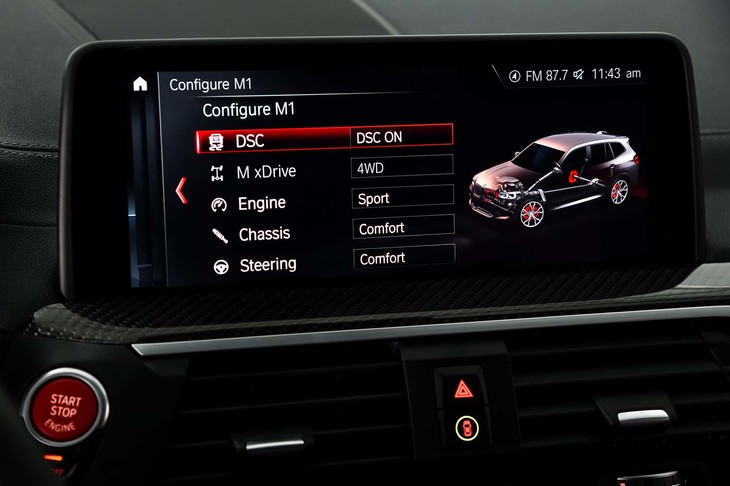 ドライバーは、好みに合った走行特性をあらかじめセットし、スイッチ（Mボタン）の操作ひとつで切り替えることができる。