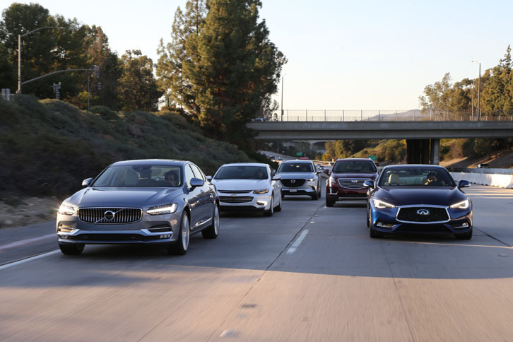 今回の試乗会に集まった車両は25台。今回は「インフィニティQ60」や「マツダCX-9」など、日本未発売・未導入の日本車などを中心に試乗した。