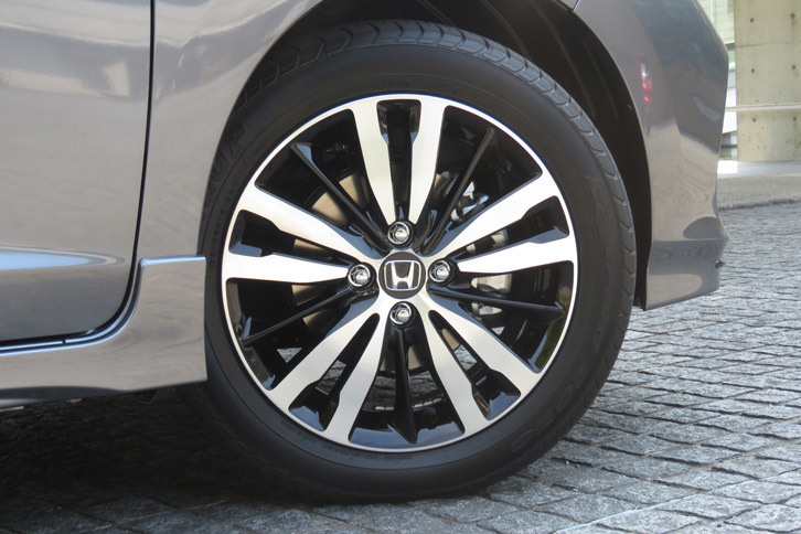 ホンダ・フィットRS Honda SENSING（ホイールとタイヤ）