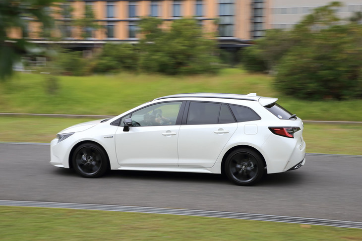 トヨタ・カローラ ツーリング ハイブリッドW×B