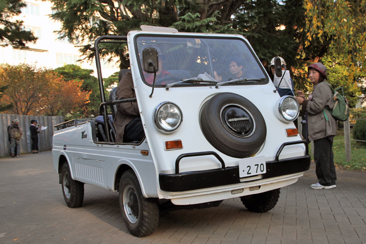 「バモスホンダ」。「アクティ」のルーツである軽トラック「TN360」をベースにした初代バモス。レジャーカーの印象が強いが、登録はトラックである。