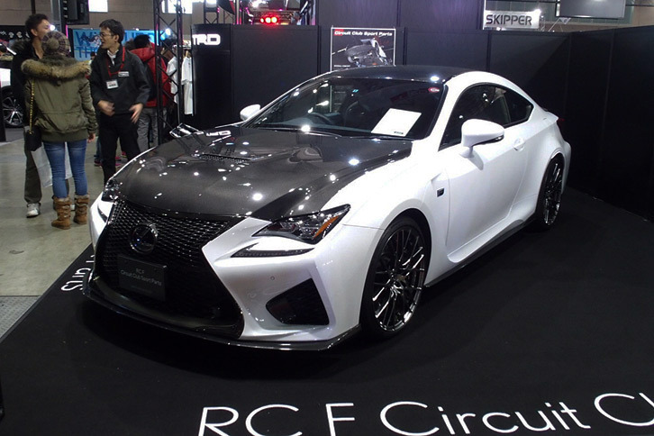 ラップタイムではなく、「気持ち良く走れること」を重視して開発したという、「サーキットクラブスポーツパーツ」が装着された「レクサスRC F」。