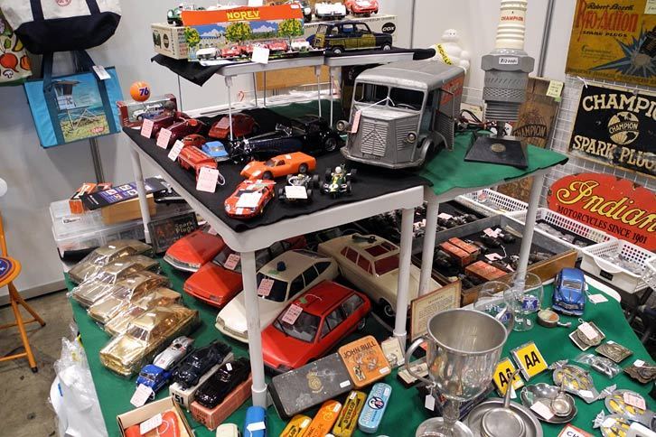 OT オートモビリアのブースの様子。