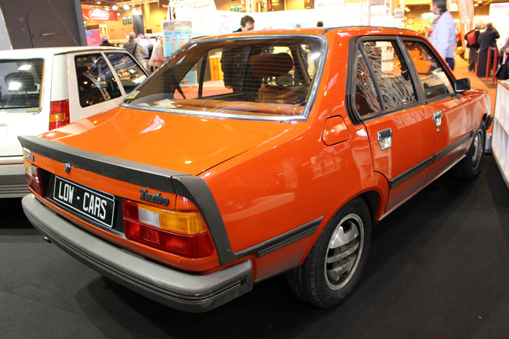 1982年製の「ルノー18ターボ」。1.6リッター4気筒エンジンはギャレット製T3ターボで過給され、最高出力110ps/5000rpmを発生。最高速度は185km/hだった。