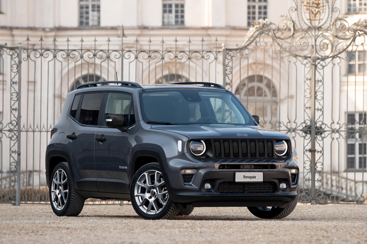 2025年6月5日に発売されたジープブランドとして初となるMHEV「レネゲードe-Hybrid（eハイブリッド）」。車両本体価格は544万円となる。