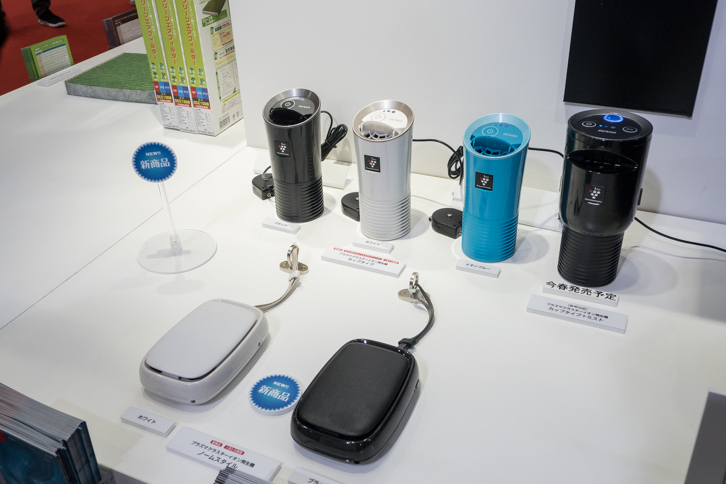 プラズマクラスターイオン発生機の新機種も展示されている。