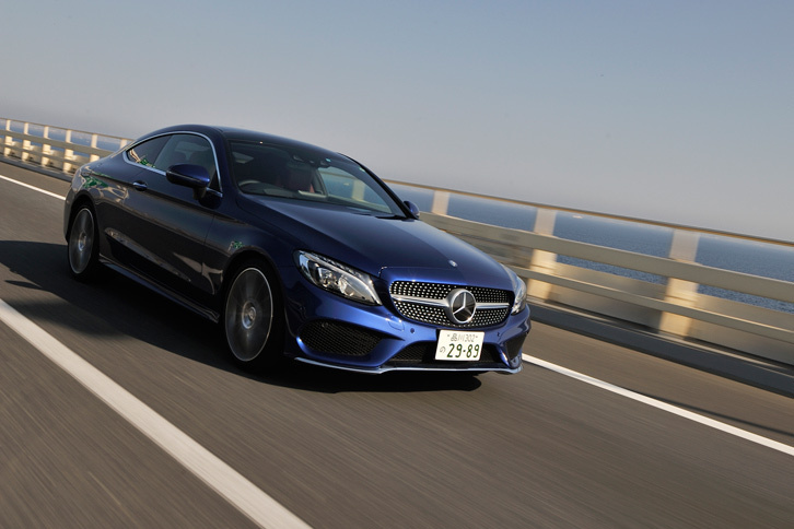 運転支援システムに関しては、歩行者検知機能付き自動緊急ブレーキや、車線維持支援システム、前走車追従機能付きクルーズコントロールなどが標準装備される。