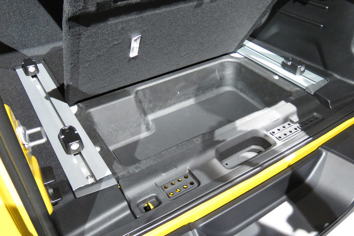 ジープ・ラングラー アンリミテッド ルビコン（荷室）