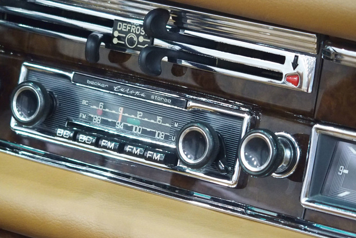 メルセデス・ベンツ280E 3.5 カブリオレ（1971年）／ガレーヂ伊太利屋