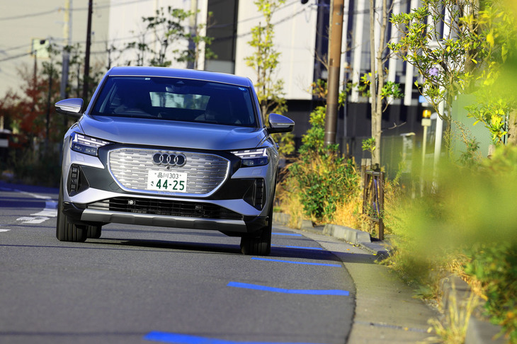 ボディーカラーのラインナップは全8種類。試乗車の「フロレットシルバーM」を含むメタリックカラーは、8万円のオプションとなる。