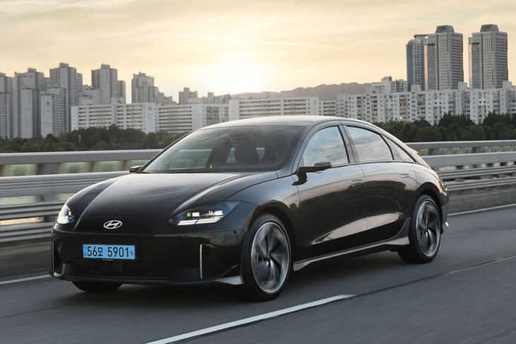 ヒョンデの新型EV「アイオニック6」。2022年のグローバル販売台数で、韓国の現代自動車グループは世界第3位にランクアップ。EVマーケットでも攻勢を強めている。