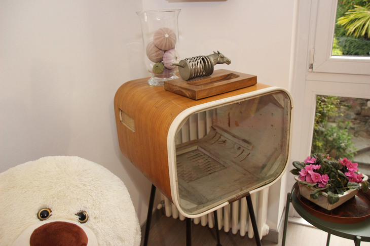 モンツァを発祥とするキャンディ製のテレビをリサイクルしたオブジェ。