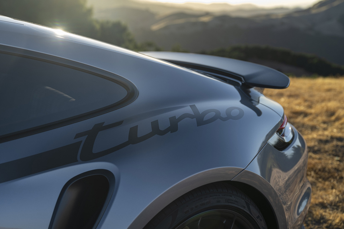 ポルシェ911ターボ」のデビュー50周年を祝う記念限定モデルが登場