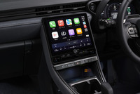 センターディスプレイのサイズは9.8インチ。正方形に近いアスペクトはほかのトヨタ／レクサス車では見たことがない。