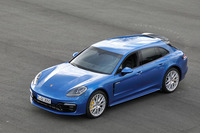 ポルシェ・パナメーラ4 E-ハイブリッド スポーツツーリスモ