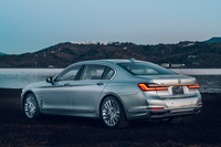 「BMW 7シリーズ」に日本の伝統工芸を用いた限定車「ピュアメタルエディション」が登場の画像