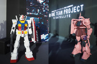 TVアニメ『機動戦士ガンダム』に登場する「ガンダム」と「シャア専用ザク」の巨大フィギュア。スクリーンの巨大ムービーでも、同アニメにまつわる映像が流されていた。