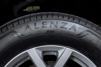 ブリヂストンのSUV用タイヤ「ALENZA LX100」「ALENZA 001」の違いをチェックするの画像