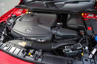 「GLA220 4MATIC」に搭載される2リッターターボエンジンは、184psと300Nmを発生する。