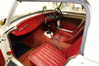 シートはもちろんフロアカーペットやゴムマットまで未再生のオリジナルという「オースチン・ヒーレー・スプライトMk1」のインテリア。