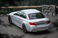 BMWの高性能オープン「M4カブリオレ」受注開始の画像