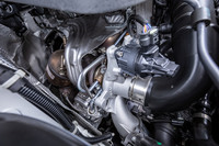 M264型1.5リッター4気筒ターボエンジンは、約20年ぶりに復活した直列6気筒のM256型と基本設計を共有するモジュラーユニット。ターボチャージャーにはツインスクロールシステムを採用。