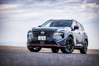 2025年8月に行われた「日産エクストレイル」のマイナーチェンジを機にラインナップに加わった「エクストレイルNISMO」。NISMOロードカーが目指す走りのコンセプトをもとに、運動性能に磨きをかけたスポーツモデルと紹介される。