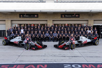 アメリカをベースとする唯一のチーム、ハースは、3年目の今年に著しい飛躍を遂げ、メルセデス、フェラーリ、レッドブルの3強に次ぐコンストラクターズチャンピオンシップ4位の座を狙える位置にいる。母国GPとしては予選で初めてトップ10に進み、ロメ・グロジャンが8位に入るも、レースではスタート直後にシャルル・ルクレールのザウバーと接触、0周リタイアという残念な結果に。ケビン・マグヌッセンは12番グリッドから9位でゴールしたものの、レース後、規定より多い燃料を使ったことで失格。ランキング4位ルノーが6、7位に入り14点を加算したのに対し、まさかの無得点に終わったハースは、ルノーとのポイントギャップを8点から一気に22点まで広げられてしまった。（Photo＝Haas）
	 