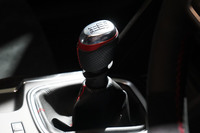 1.8リッターターボエンジンは最高出力300PSの大台に　「ルノー・メガーヌR.S.トロフィー」発売の画像