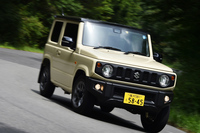 ブレーキのコントロール性とフィーリングにこだわったという新型「ジムニー」。低速時の制動力に配慮し、リアのみドラム式となっている。