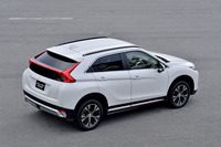 SUVとしての機能を一切スポイルせず、都市で際立つ存在感あるクーペスタイルを実現したと、三菱はうたう。