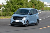 容量20kWhの駆動用リチウムイオンバッテリーを搭載。一充電走行距離は180kmと公表されている。