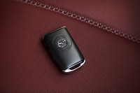 マツダの各車に創立100周年記念モデルが登場　白と赤のカラーリングが特徴の画像