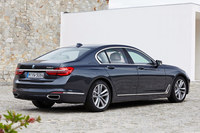 「A8」のライバルにあたるBMWのフラッグシップセダン「7シリーズ」。現行型は2015年にデビューした。