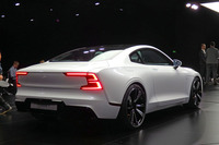 「ポールスター1」のリアビュー。エクステリアデザインは、2013年のフランクフルトショーで発表された「ボルボ・コンセプト クーペ」の発展形といえるもの。