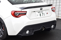 リアのトランクリッドには、小ぶりなリアスポイラーが備わる。センター出しのマフラーエンドも、「86 GR」ならではの特徴的なディテール。