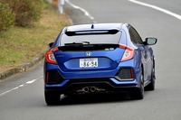 試乗車のボディーカラーは「ブリリアントスポーティブルー・メタリック」。