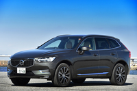 ボルボの新世代プラットフォームが与えられた、2代目「XC60」。最新の安全装備やインフォテインメントシステムもセリングポイントとなっている。