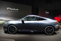 新型「プレリュード」のサイドビュー。グライダーが滑空するような高揚感を生み出す低くシャープなフロントノーズ、抑揚のある滑らかなボディーライン、ワイド＆ローのスタンスがダイナミックな走りを想起させるという。