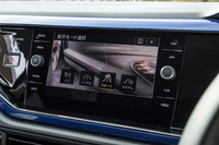 「TSI Rライン」には走行モード切り替え機構の「ドライビングプロファイル機能」が搭載されており、走行モードに応じてショックアブソーバーのダンピング特性も2段階で切り替わる。