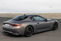 「グラントゥーリズモ」はマセラティがラインナップする2ドア・4シーターのビッグクーペだ。誕生は2007年のことで、新型は2代目のモデルとなる。