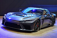 渕野「個人的には、『トヨタGR GT』にはどうにもとっぴな印象があるんですが……」　
	ほった「いや、もともと特殊なモデルなんだし、これくらいインパクトがあって、これくらいとっぴじゃないと。中途半端に乗用車っぽい色気をにおわせると、本気度を疑われちゃいますよ」
	 