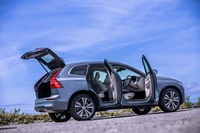 ボディーサイズは全長×全幅×全高＝4710×1900×1660mm、ホイールベース＝2865mm。車重は2180kgと発表されている。