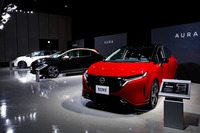 大幅に拡充したラインナップも現行型「ノート」の特徴。2021年6月には、3ナンバーボディーの上級モデル「ノート オーラ」が登場している。