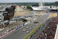 波乱の決勝スタート！ アウディ、プジョーともにトラブル【ルマン 07】