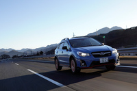 「XVハイブリッドtS」の運転支援システム「アイサイト」は、状況認識能力の向上や新機能の追加などが図られた最新世代の「ver.3」ではなく、ベース車と同じ従来型の「ver.2」となっている。