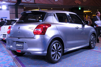 「RS」系のグレードには、専用の空力パーツや切削加工の16インチアルミホイールなどが装備される。