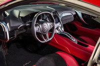 「NSX」のインストゥルメントパネルまわり。北米仕様には「エボニー」や「レッド」など、4種類のインテリアカラーが用意されている。